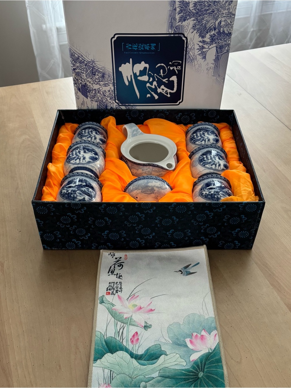 Asian Themed Teapot & 6 Teacups. Blue & white. Excellent Condition. See Photos